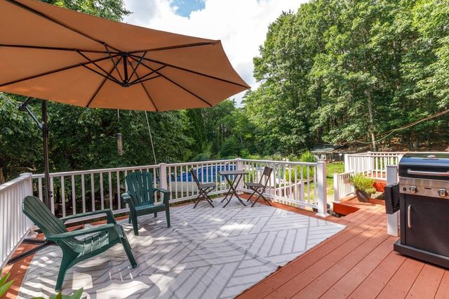 76 Hampstead Road, Danville, NH 03819