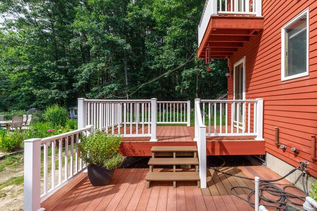 76 Hampstead Road, Danville, NH 03819