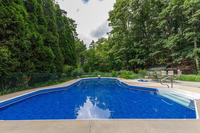 76 Hampstead Road, Danville, NH 03819