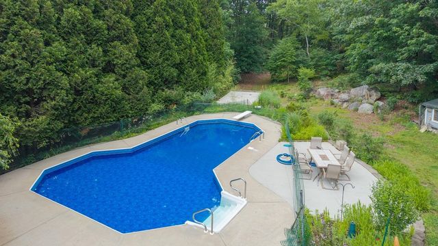 76 Hampstead Road, Danville, NH 03819