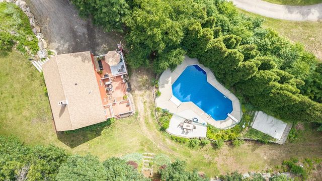 76 Hampstead Road, Danville, NH 03819