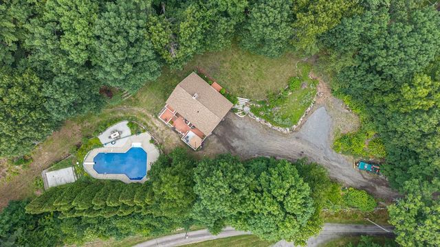 76 Hampstead Road, Danville, NH 03819