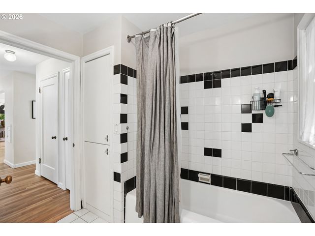 7211 Sw BRIER Pl, Portland, OR 97219