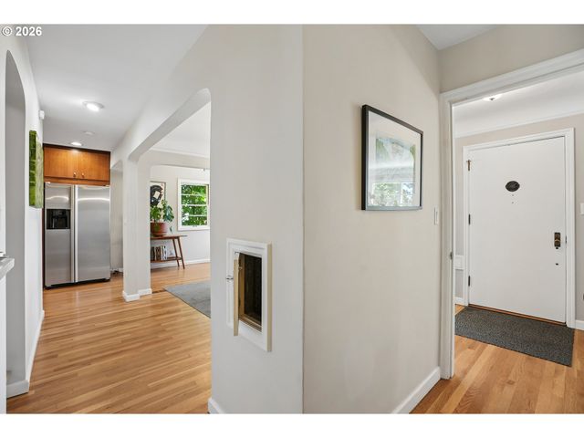 7211 Sw BRIER Pl, Portland, OR 97219