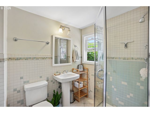 7211 Sw BRIER Pl, Portland, OR 97219
