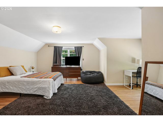 7211 Sw BRIER Pl, Portland, OR 97219
