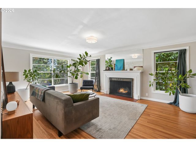 7211 Sw BRIER Pl, Portland, OR 97219