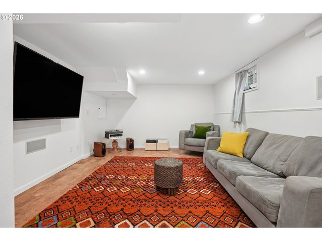 7211 Sw BRIER Pl, Portland, OR 97219