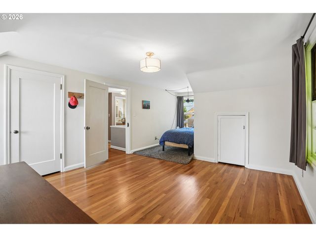 7211 Sw BRIER Pl, Portland, OR 97219