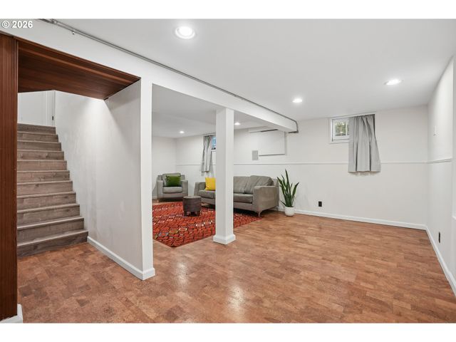 7211 Sw BRIER Pl, Portland, OR 97219