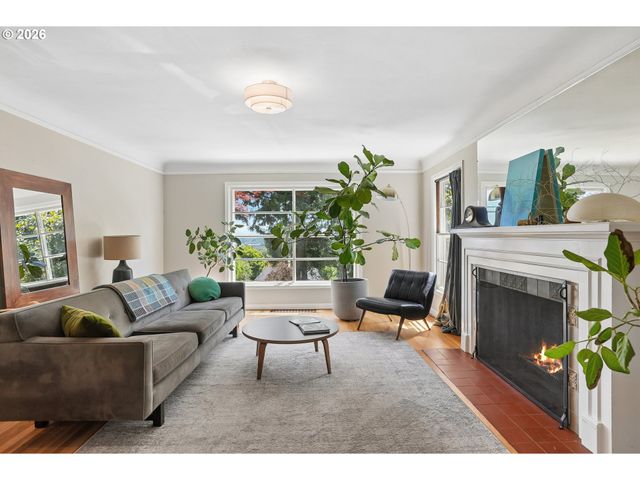 7211 Sw BRIER Pl, Portland, OR 97219