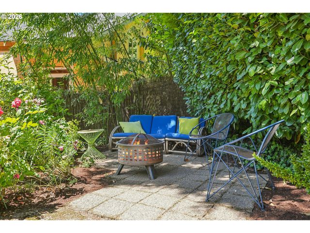7211 Sw BRIER Pl, Portland, OR 97219