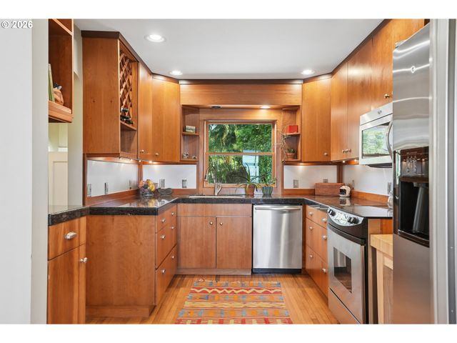 7211 Sw BRIER Pl, Portland, OR 97219