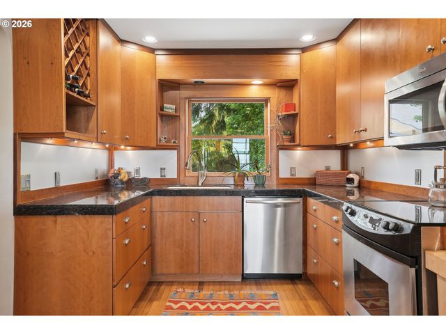 7211 Sw BRIER Pl, Portland, OR 97219