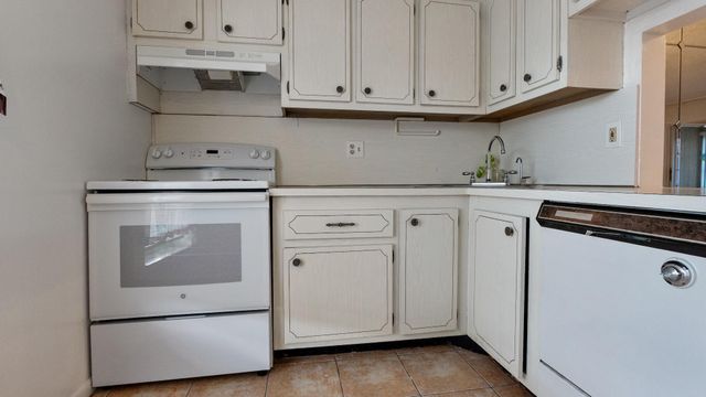 5890 NW 64th Avenue 308, Tamarac, FL 33319