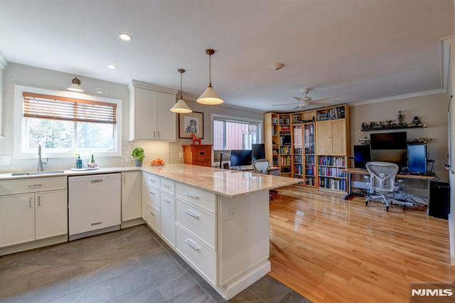 598 Sanderling Court, Secaucus, NJ 07094