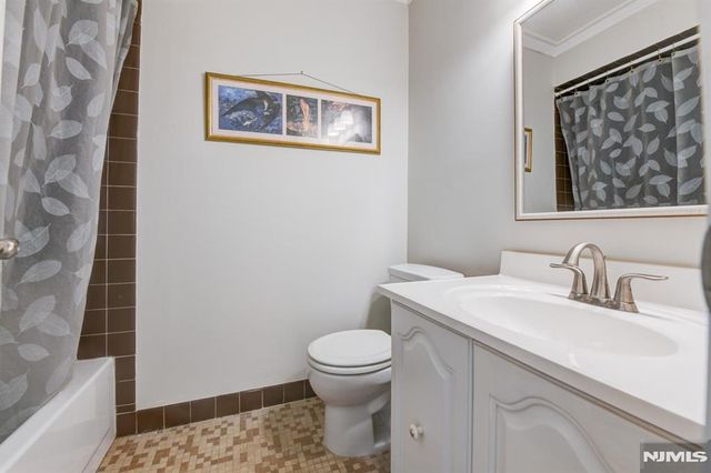 598 Sanderling Court, Secaucus, NJ 07094