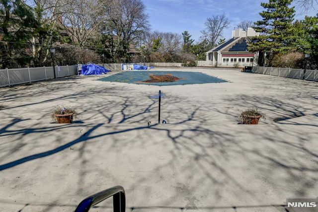 598 Sanderling Court, Secaucus, NJ 07094