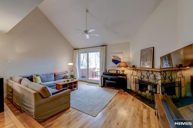 598 Sanderling Court, Secaucus, NJ 07094