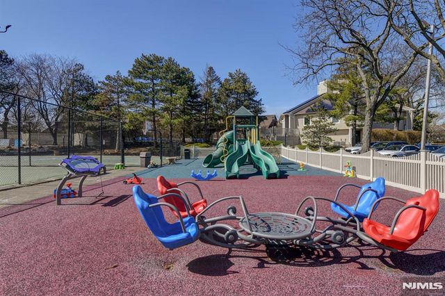 598 Sanderling Court, Secaucus, NJ 07094