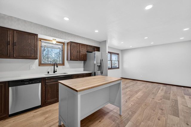 5736 Pembroke Drive, Fitchburg, WI 53711