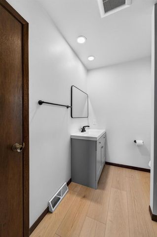 5736 Pembroke Drive, Fitchburg, WI 53711