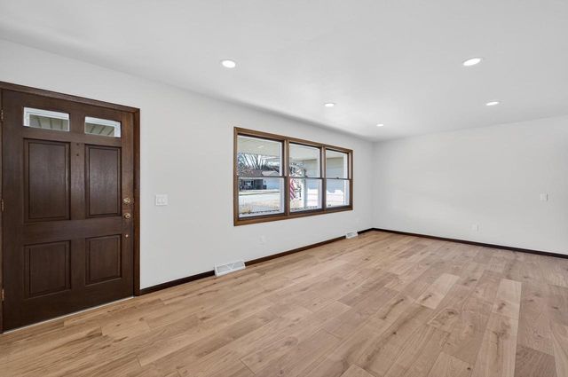 5736 Pembroke Drive, Fitchburg, WI 53711