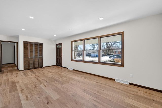 5736 Pembroke Drive, Fitchburg, WI 53711