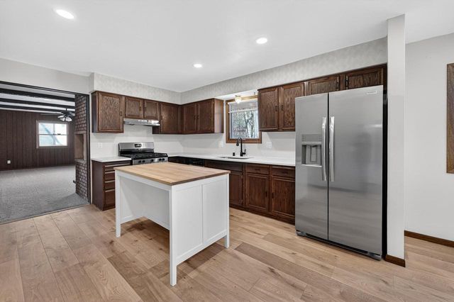 5736 Pembroke Drive, Fitchburg, WI 53711