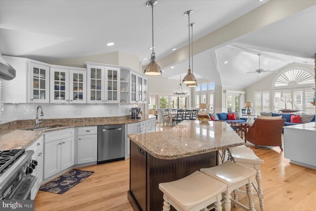 7 S 9TH ST, South Bethany, DE 19930
