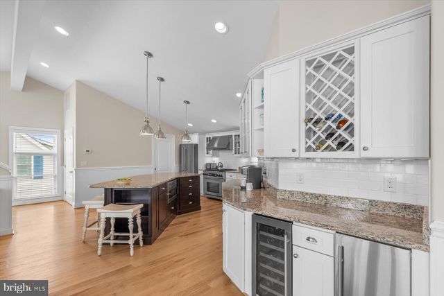 7 S 9TH ST, South Bethany, DE 19930