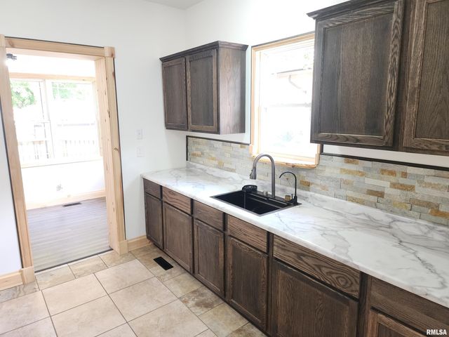 2028 S 4TH Street, Springfield, IL 62703