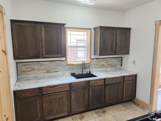 2028 S 4TH Street, Springfield, IL 62703
