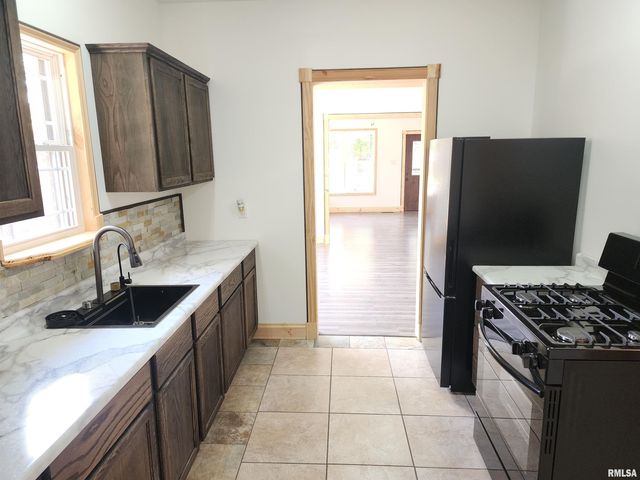 2028 S 4TH Street, Springfield, IL 62703
