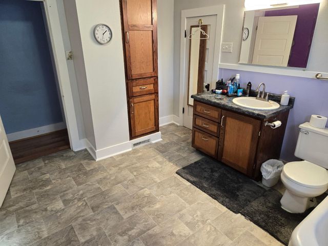 1005 Forest Avenue, Waterloo, IA 50702