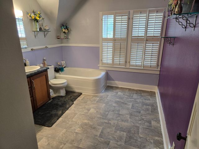 1005 Forest Avenue, Waterloo, IA 50702