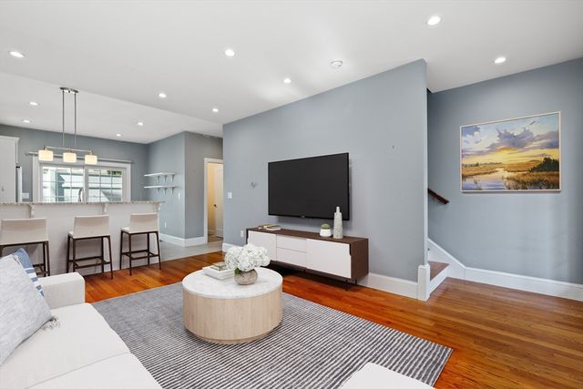 8 Loring Pl 8, Boston, MA 02136