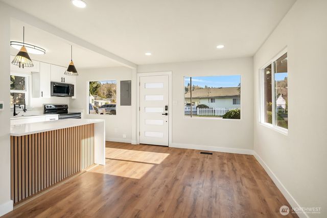 12215 44th Avenue S, Tukwila, WA 98178