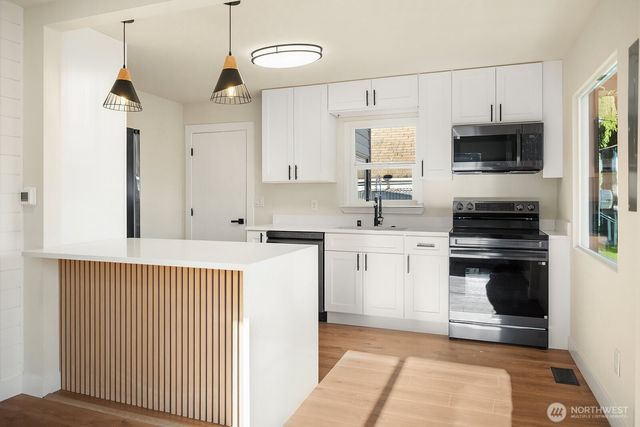 12215 44th Avenue S, Tukwila, WA 98178