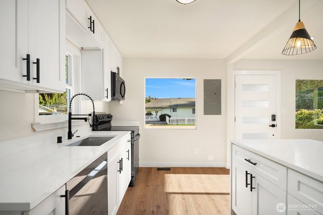 12215 44th Avenue S, Tukwila, WA 98178