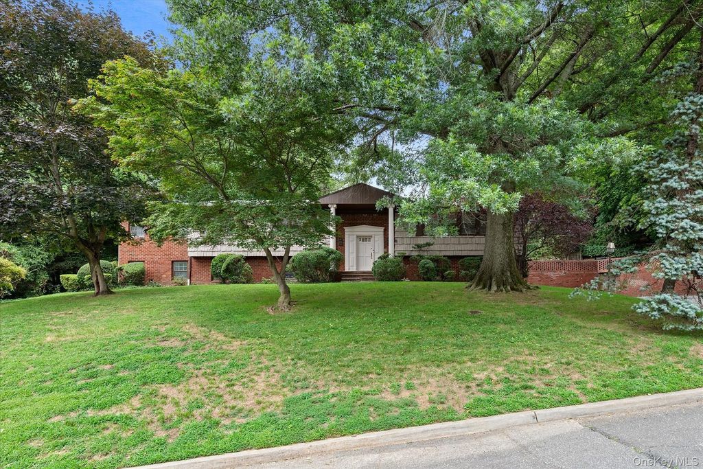8 Pine Drive, Great Neck, NY 11021
