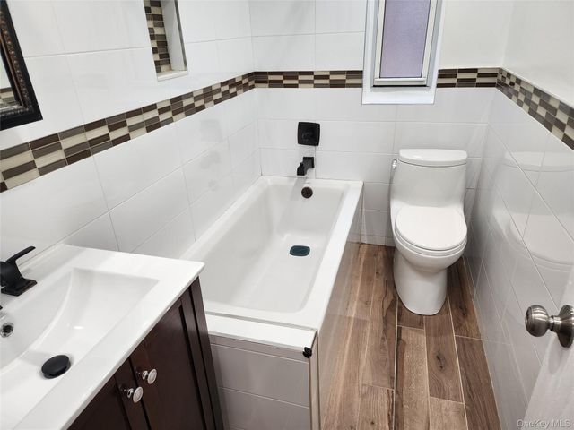 111-50 75th Road A54, Forest Hills, NY 11375