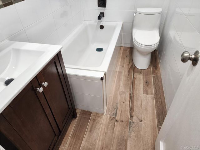 111-50 75th Road A54, Forest Hills, NY 11375