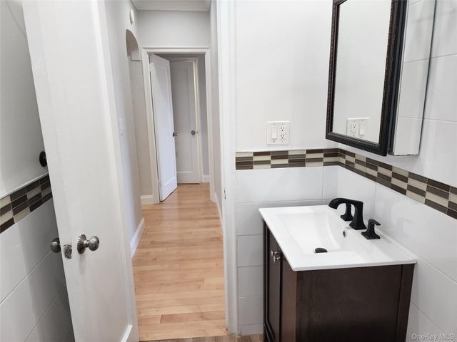 111-50 75th Road A54, Forest Hills, NY 11375