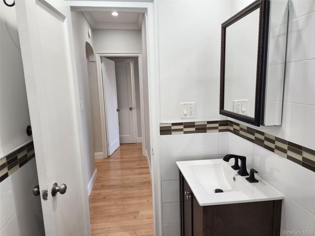 111-50 75th Road A54, Forest Hills, NY 11375