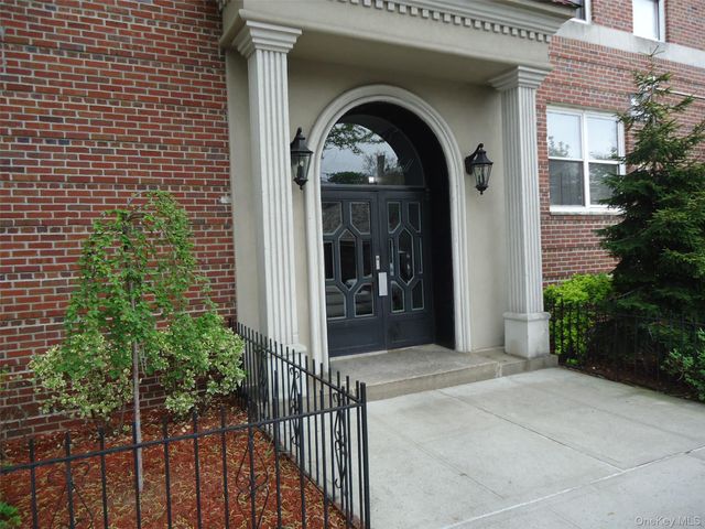 111-50 75th Road A54, Forest Hills, NY 11375