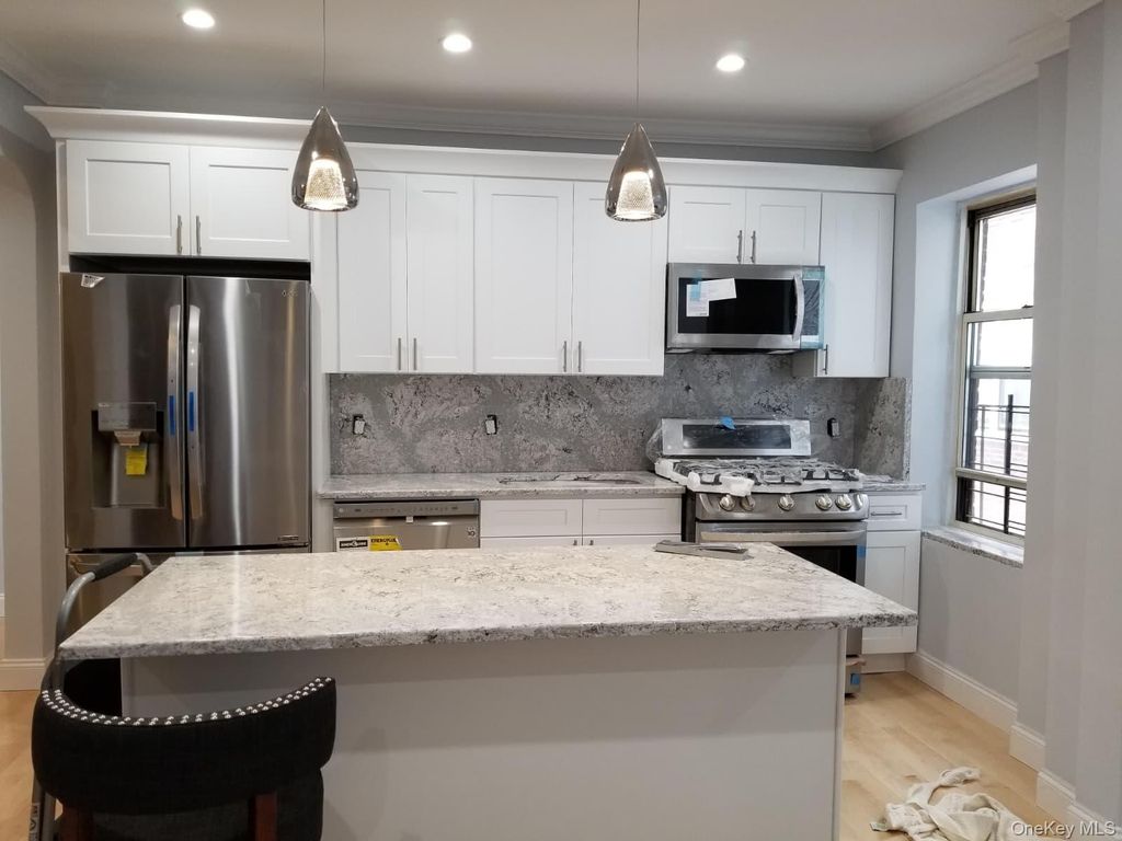 111-50 75th Road A54, Forest Hills, NY 11375