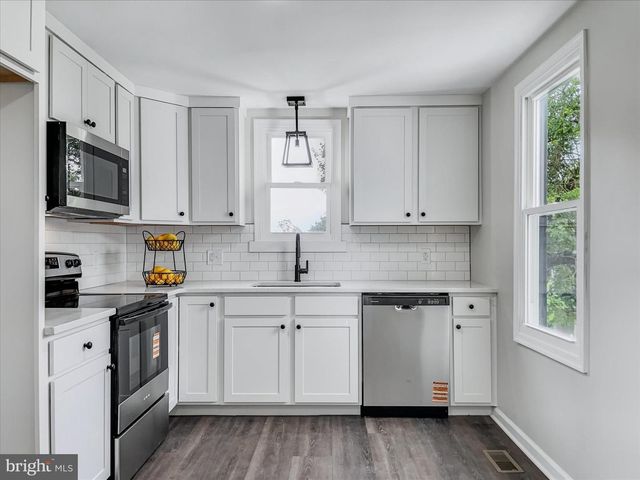 1002 4TH AVE, Harrisburg, PA 17113