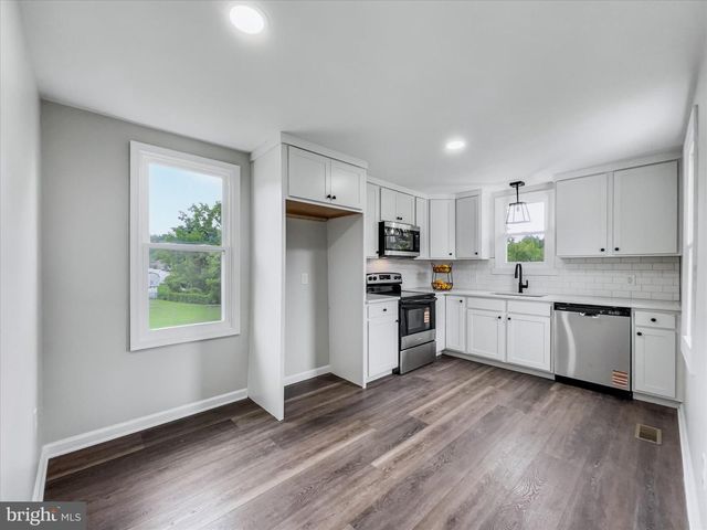 1002 4TH AVE, Harrisburg, PA 17113