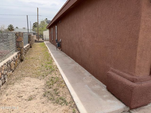 456 Passmore Road, Socorro, TX 79927